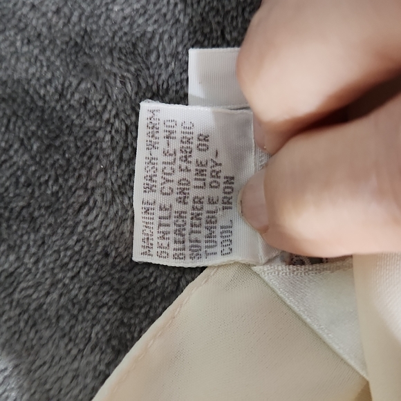 Susan Hutton, Woman's Sz 10, Cream, 100% Polyester, Top 1/3 Embrodiered Blouse - Picture 9 of 11